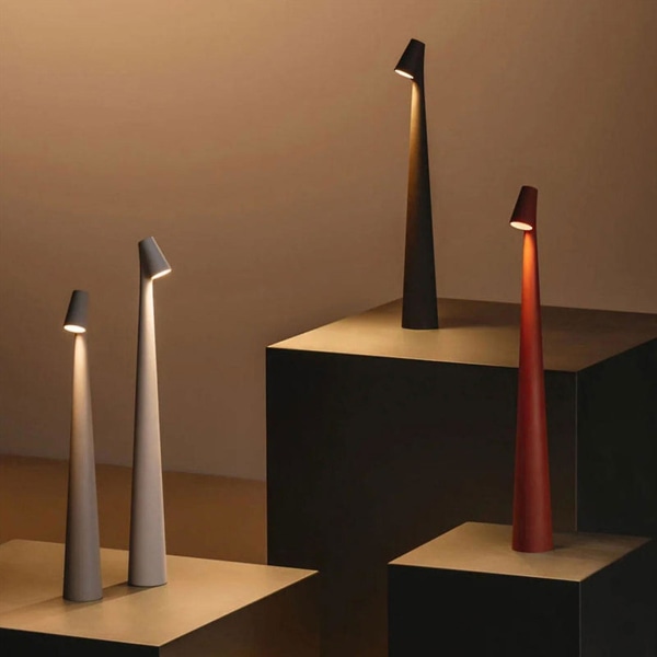 Elegant, slank, konisk stilk bordlampe Bærbar og dæmpbar Led Sculpting Light Dec Black