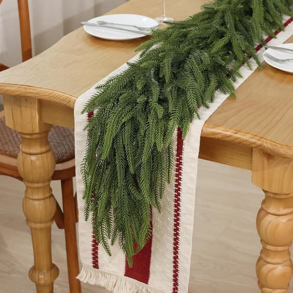 2,7M Norfolk Pine Pe Rattan Med 90 Tips