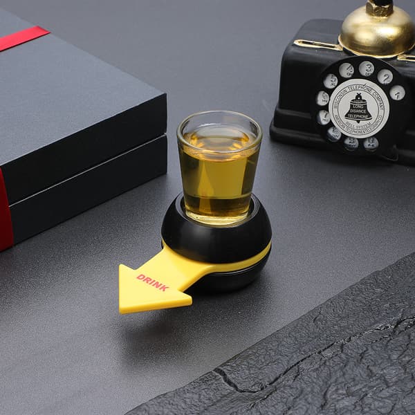 Drikkespil Spin The Shot, Shotglas Spinner Til Fest (Sort Base, Gul Pil)