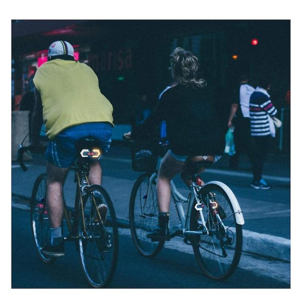1 sett sykkel foran og bak blinklys med trådløs fjernkontroll (svart)