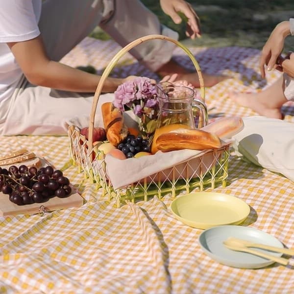 200x200 cm picnictæppe, foldbart med håndtag, perfekt til haven, grill og stranden. Gul.