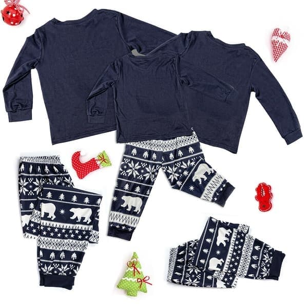 Julefamilie matchende pyjamassæt med juletræprint 4T