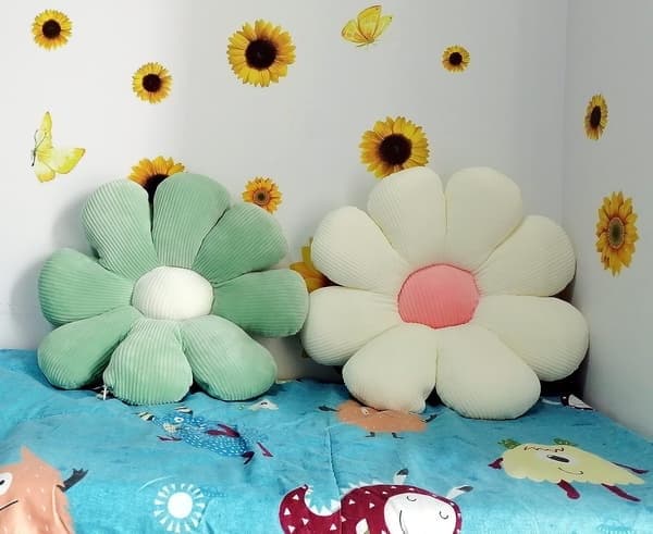 2 stk. blomsterpude - grøn og hvid tusindfryd blomsterformet pyntepude