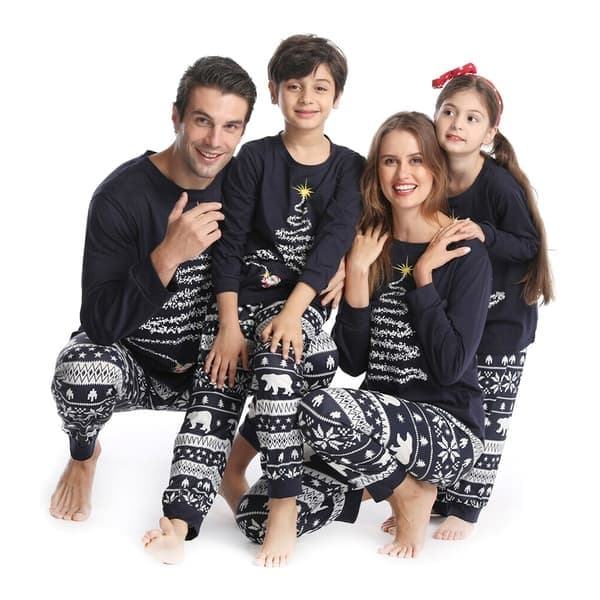 Julefamilie matchende pyjamassæt med juletræprint 2T