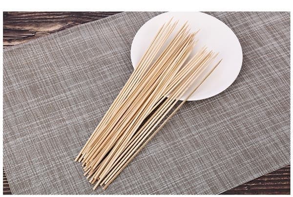 2-pakning bambusspyd – 100 stk per pakke, 35 cm lange – for grilling og marshmallows.