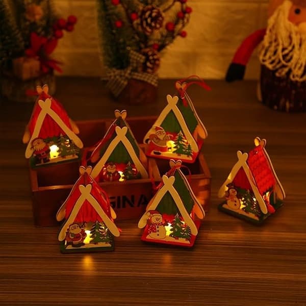 6 stk. julebyfigurer dekorationssæt, oplyst LED julelysende træhus med figurer