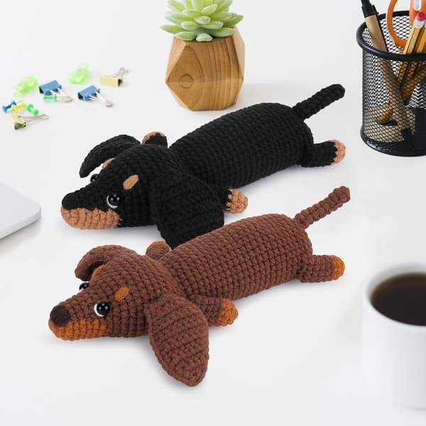 Hæklesæt til begyndere, komplet hækledyrsæt gravhund med garn, hæklenåle, trin-for-trin video-tutorial