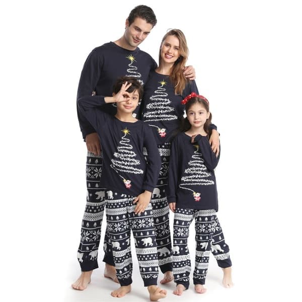 Julefamilie matchende pyjamassæt med juletræprint 8T