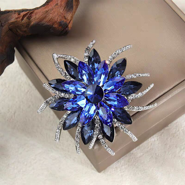 New brooch for women with European , crystal brooch, chest flower, fashionable niche design, suit, coat Blue Diamond Crystal Flower