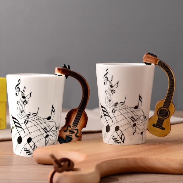 Underbara musikermuggar med instrumenthandtag Handhållen kaffekopp i elegant stil för musikälskare