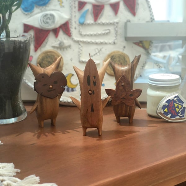 Handgjord træ Korogu skrivebordsprydnad Speltema Tecknad figur Dekorativ leksak til spilfantaster 15*8cm Løv