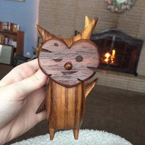 Handgjord trä Korogu skrivbordsprydnad Speltema Tecknad hahmo Dekorativ leksak för spelfantaster 15*8cm Löv