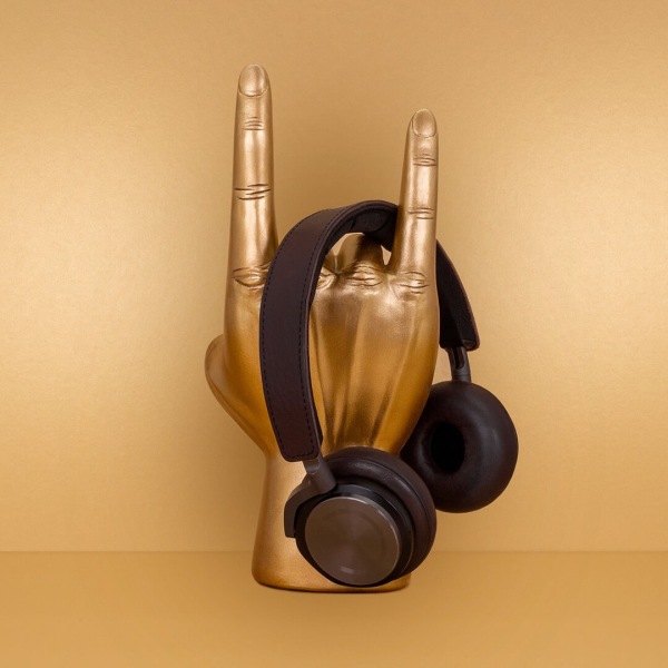 Kreativt gullfingerformet øretelefonstativ