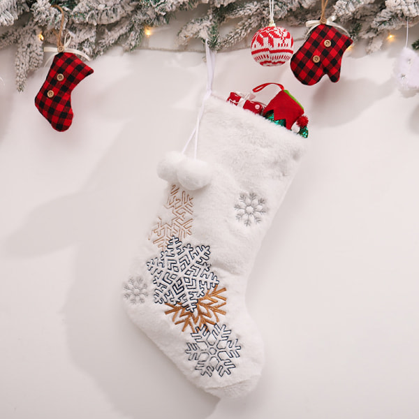 Vit julstrumpa presentpåse med snöflingabroderimønster for lagring av julsaker og bordsdekorationer Snowflake