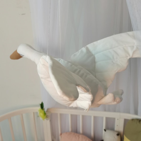 Seinälle ripustettava joutsenriipus Lasten makuuhuoneen lastenhuoneen sisustus täytetty pehmolelu (väri: valkoinen)