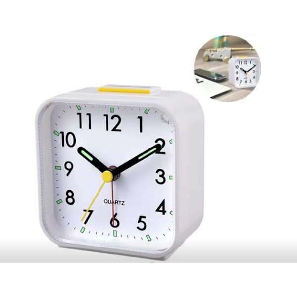 Vekkerklokke Stille, ikke-tikkende analog vekkerklokke, forsiktig vekkerfunksjon, pip, volum opp, snooze og lysfunksjoner Batteri