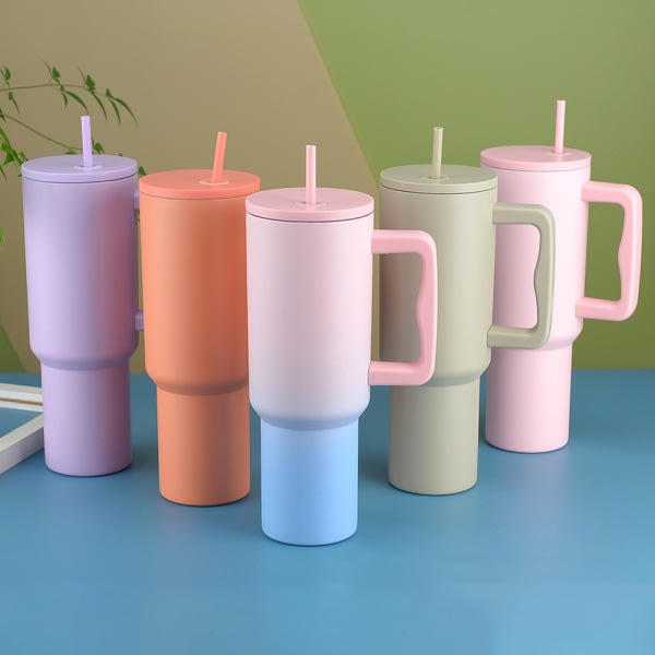 Enfärgad rostfri kopp med sugrör Läckagesäker drickskopp med stor kapasitet for hembil kontor Rosa