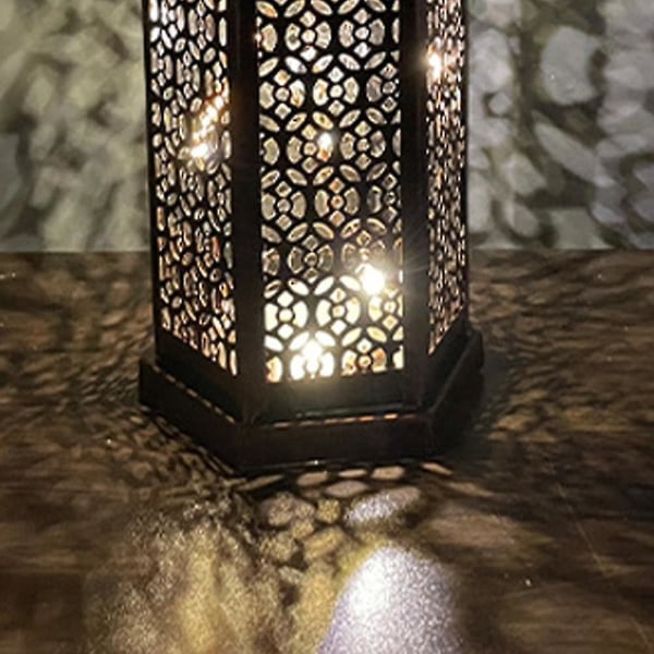 Lille marokkansk lanterne i sort metal 27,2cm - Marokkansk fyrfadslys til udendørs i haven eller indendørs på bordet - lanterner til lys - orientering