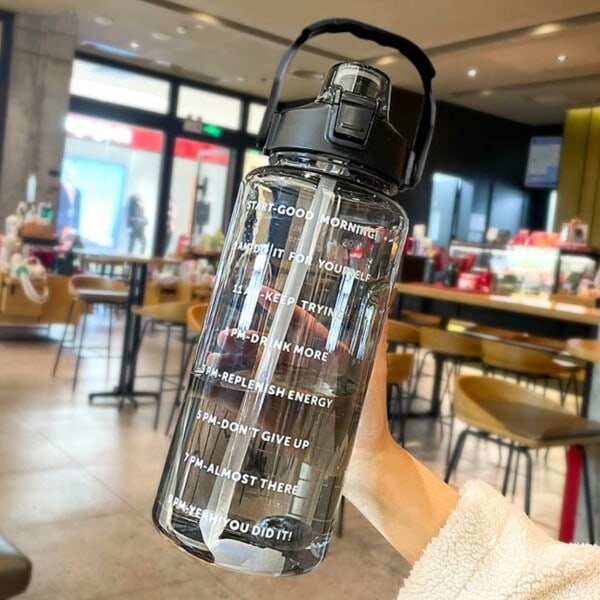 Stor Vandflaske med Sugerør 2 Liter Tidsmarkør Sort