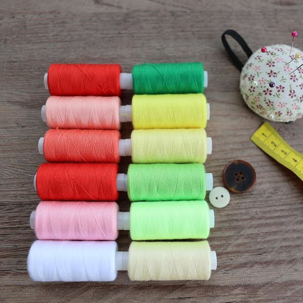 72-delt symaskinegarn sæt – 36 farver med matchende spoler, polyester 400 yards/spole