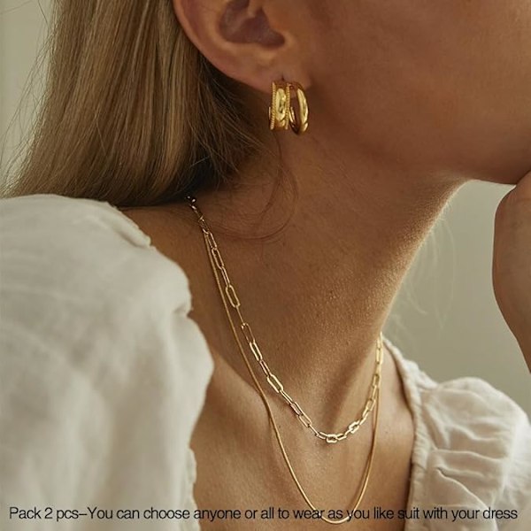 Lagerade Initialhalsband för Kvinnor - 14K Guldförgylld Smalt Lagerat Pappersklippskedjehalsband, Lagerat Initialmyntberlockkedjehalsband