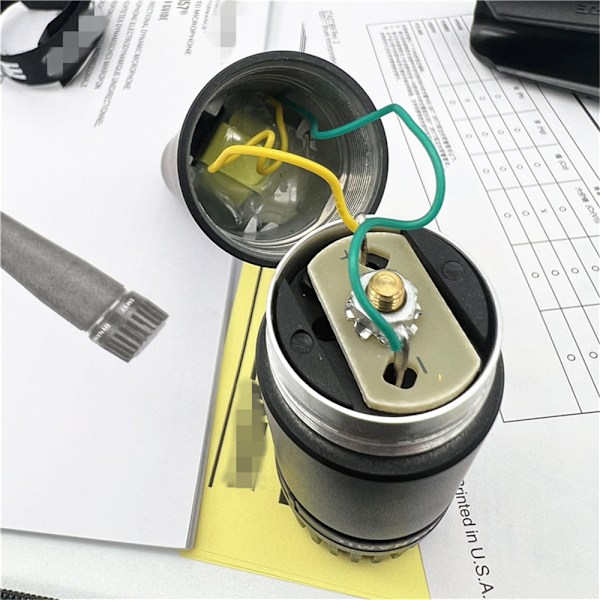 Shure SM57-LC kardioidinen dynaaminen instrumenttimikrofoni KTV-äänitykseen