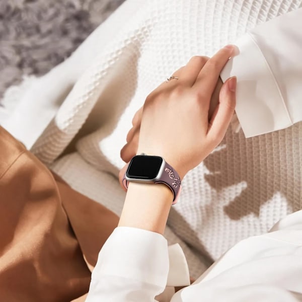 Kukallinen kaiverrettu ranneke Apple Watch -kelloille, naisten kellohihnoille, silikoninen kukka-perhonen urheilunauha Apple Watch -sarjoille, savunvioletti vaaleanpunainen hiekka Smoke Violet Pinksand 38/40/41mm