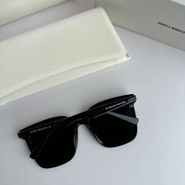 Gentle Monster Her 01 Flatba Unisex Svarta Solglasögon Vit Set 2022