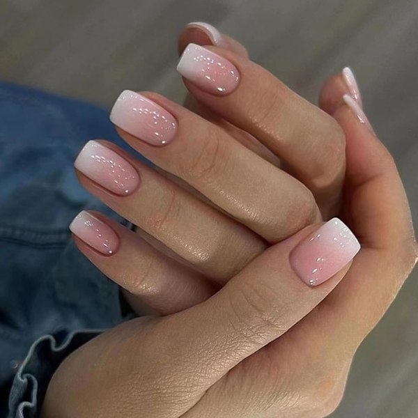 24 st Fyrkantiga Lösnaglar Korta, Rosa Gradient Fransk Tipp Nude Press on Naglar, Glansiga Avtagbara Lim-på-Naglar med Självhäftande Klistermärken