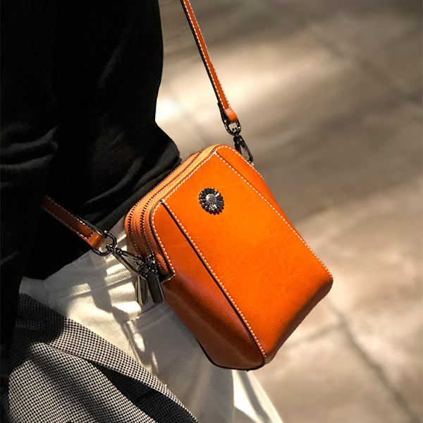 Sommer liten veske for kvinner 2024 ny enkel skulderveske messenger bag dameveske lett luksus nisje high-end kuskinn mobiltelefonveske