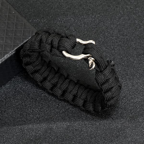 Klassisk medium størrelse 21cm svart paracord armbånd
