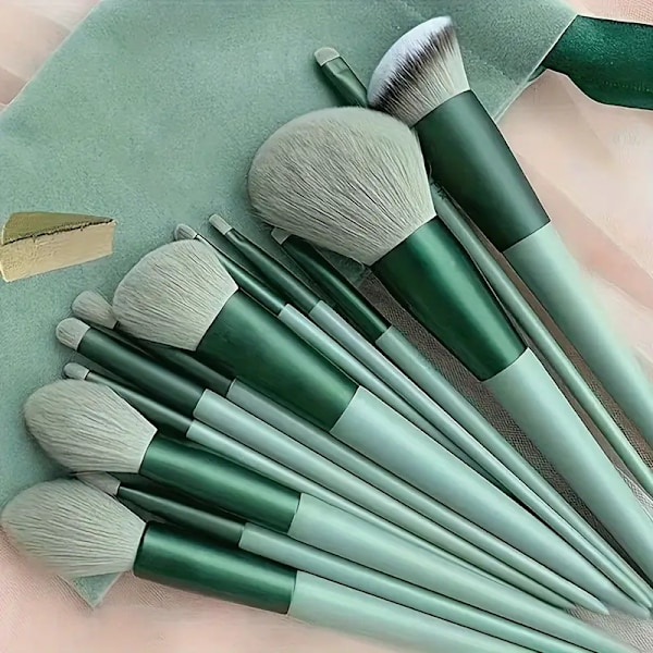 13-delt Profesjonelt Sminkepenselsett - Myke Syntetiske Børstehår for Perfekt Foundation, Rouge, Concealer og Øyesminke - Ovalt Design, Uduftet
