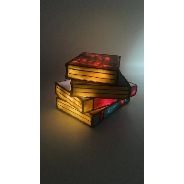 Fargerik stablet bøker retro lampe nattbordslampe dekorasjon
