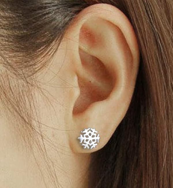 Silver Snowflake Örhängen - Storlek: 7mm Presentförpackade Sterling Silver Snöflingeörhängen