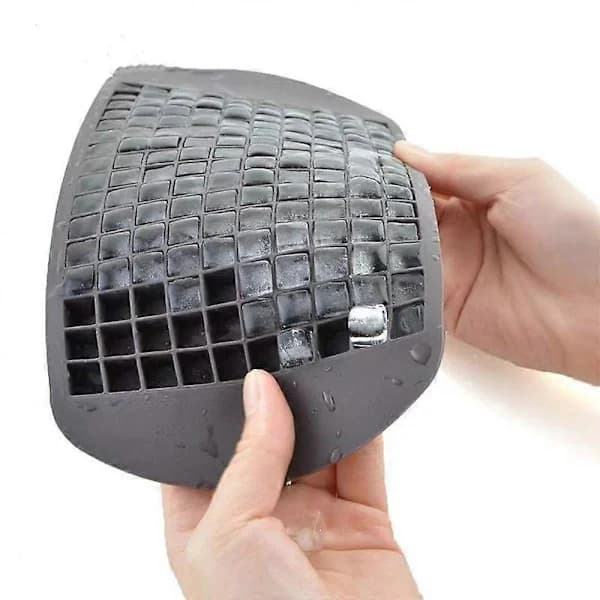 To mini silikone isterningebakker, laver 160 1 cm isterninger, sort.