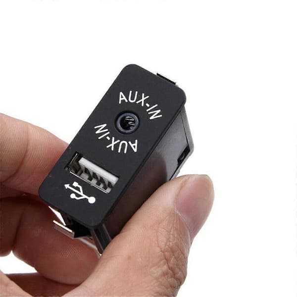 Høykvalitets USB AUX-inngang Socket Switch 84109237653 9237653 for E60 E61 E63 E64 E81 E82 E84 E87 E88 E90 E91 E92 E93