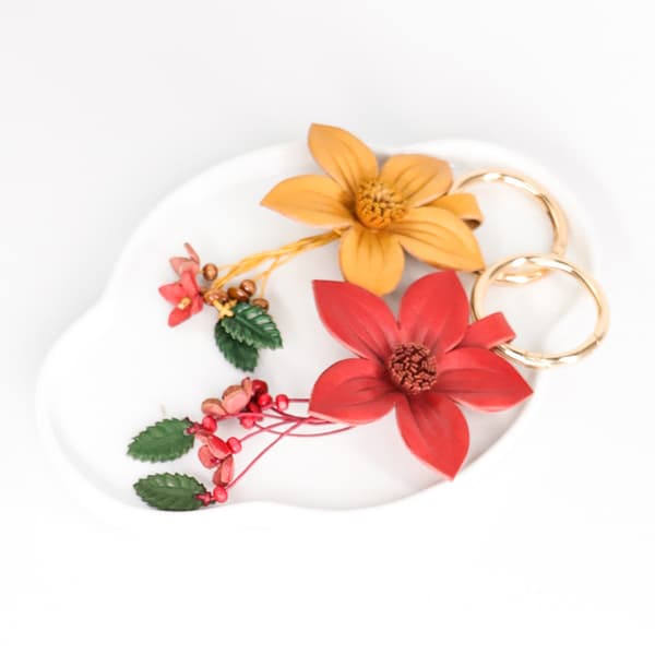 Nøglering i ægte læder med blomsterkvast til bilnøgler, Boho-tilbehør til kvinder