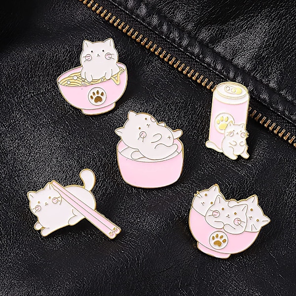 Rosa Katt Emaljnålar för Kvinnor Flicka Söta Djur Emalj Broschnålar för Jackor Tecknad Chopsticks Burkar Stor Skål Nudlar Katt Emalj Brosch Badge DIY Ac