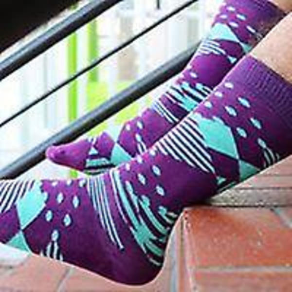 Jännittävät purppura- ja baby kuviolliset sukat Sock Pandasta