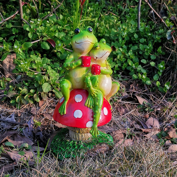 2 Vihreää Sammakkoa Istumassa Sienellä - Luova Puutarha Resin-Veistos Sammakkohahmo Piha Pihan Nurmikko Ulkokoriste