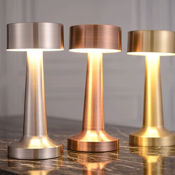 Bordlampe med USB-lading, Retro Metall Bordlampe, Dekorativ Liten Bordlampe, Nattelampe - 1 stk