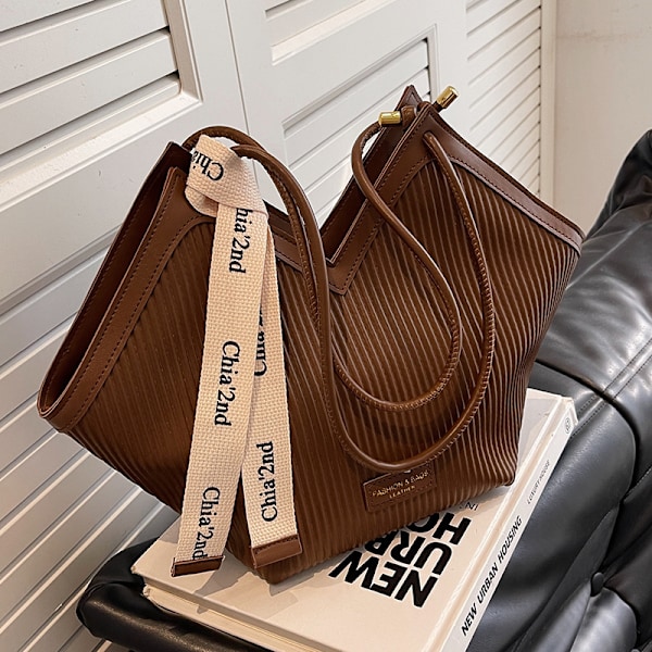 High-end vesker for kvinner 2024 ny koreansk stil moteriktig allsidig skulderveske stor kapasitet pendler tote bag