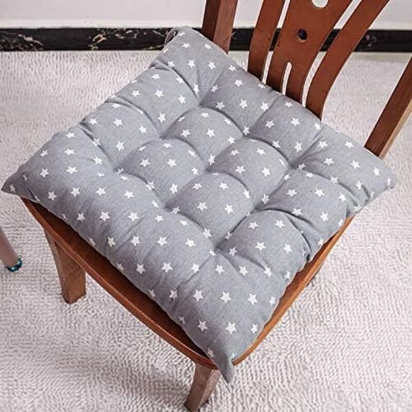 Sett med 4 stolputer 40x40x6 cm – 100 % polyesterfyll – Knytefeste – Kan maskinvaskes opp til 30°C