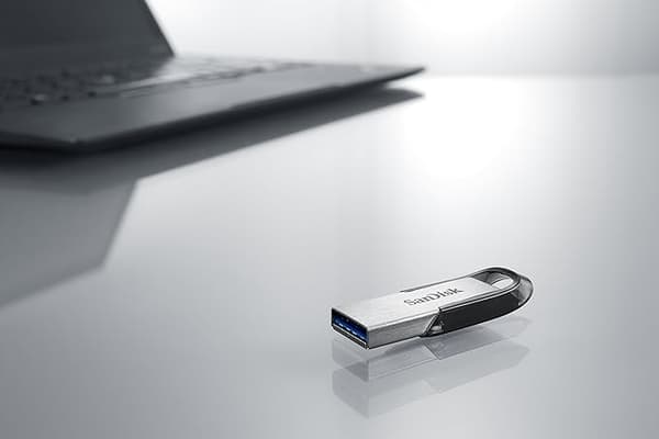 Svart 16GB 3.0 USB-minne