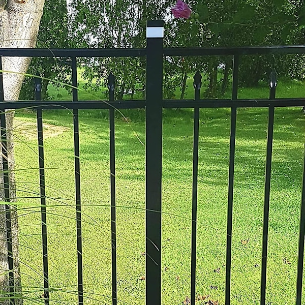 Solcellsdriven LED Staketstolpskåpa för Trädgård, Solcellslampor för Stolpar (2st, Svart)