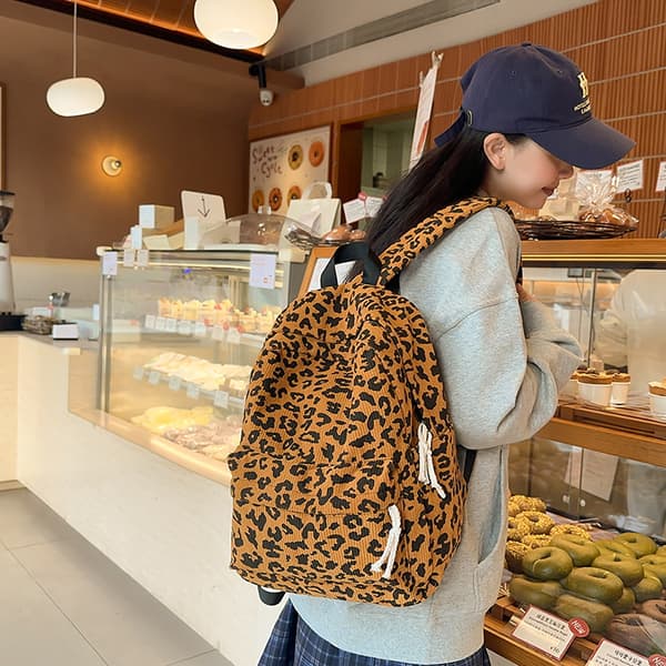 Ryggsäck för kvinnor och flickor, leopardmönstrad, stor kapacitet, dragkedja, mode, skol- och reseryggsäck