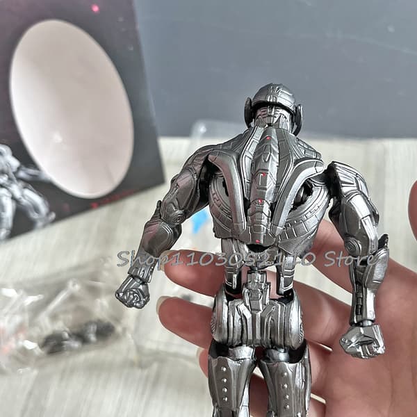Sci-fi skurk actionfigur i æske, inspireret af Robot Conqueror-serien, PVC-samlerobjektgave