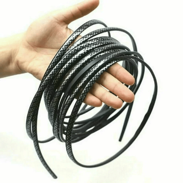 Två kolfiber dörrskyddsremsor för bil, 5 meter långa, stötsäkra och reptåliga biltillbehör.