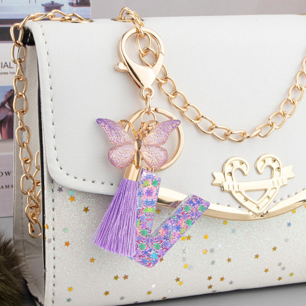 Sööt roosad võtmehoidjad naistele ja tüdrukutele, algustähega võtmehoidjad tutiga, ripatsid võtmetele, rahakotile, käekottidele ja seljakottidele Purple Butterfly Letter-v