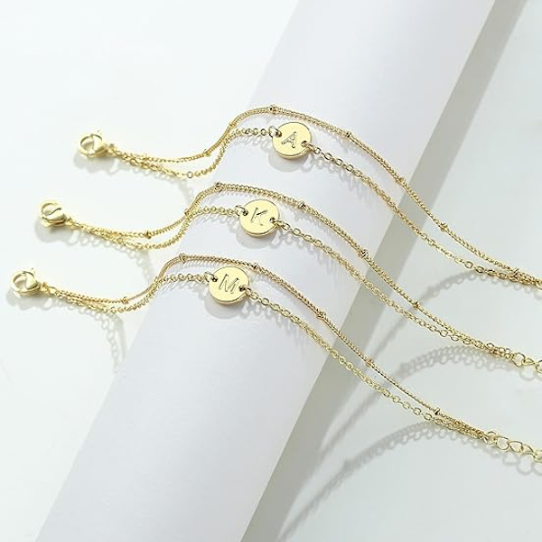 A-Z Guld Initial Armbånd til Kvinder Trendy - Fint 35K Guldbelagt Lagdelt Perle Initial Armbånd Personligt Disk Monogram Armbånd R